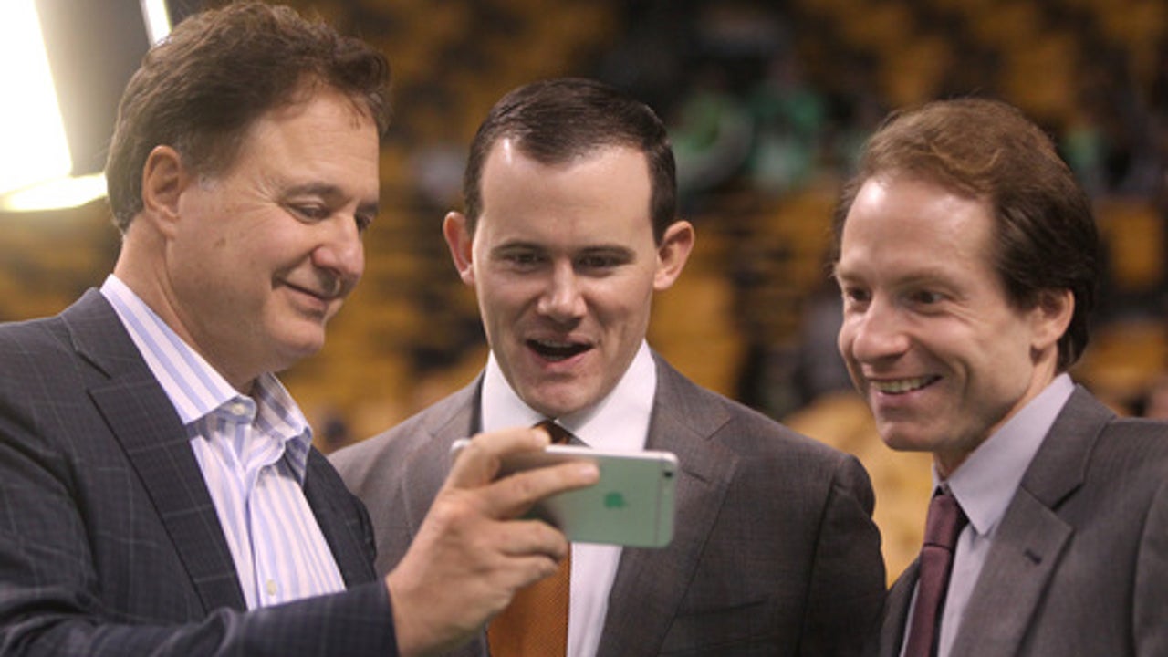 Suns extend GM McDonough, hire Jones for front office